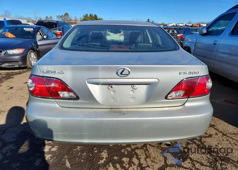 2002 Lexus Es 300 z USA, uszkodzony, nr VIN JTHBF30G325022259